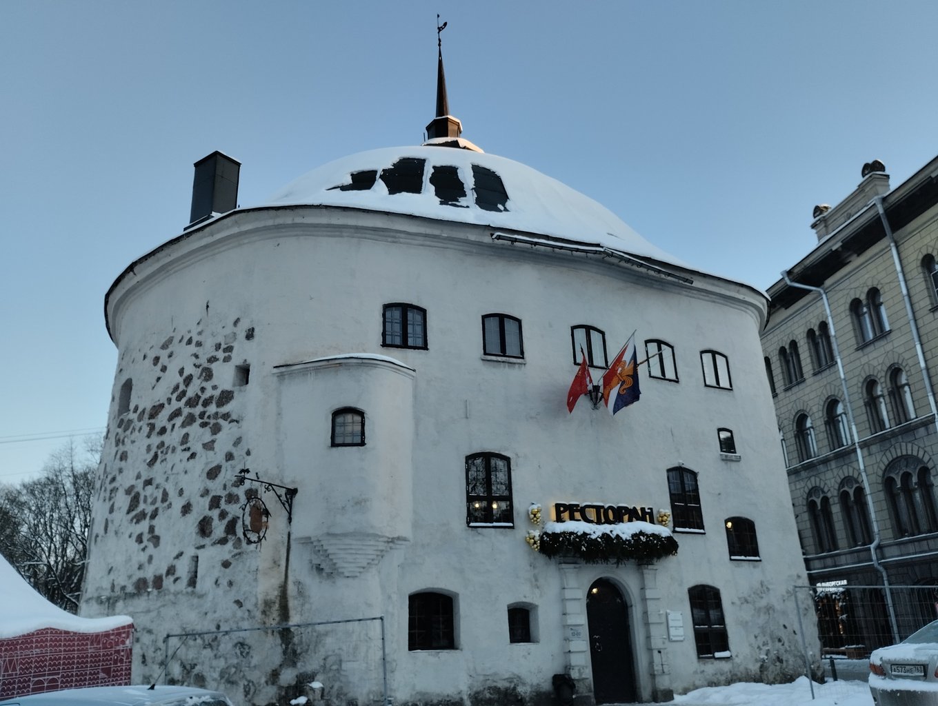 Круглая башня на Рыночной площади в старом городе Выборга